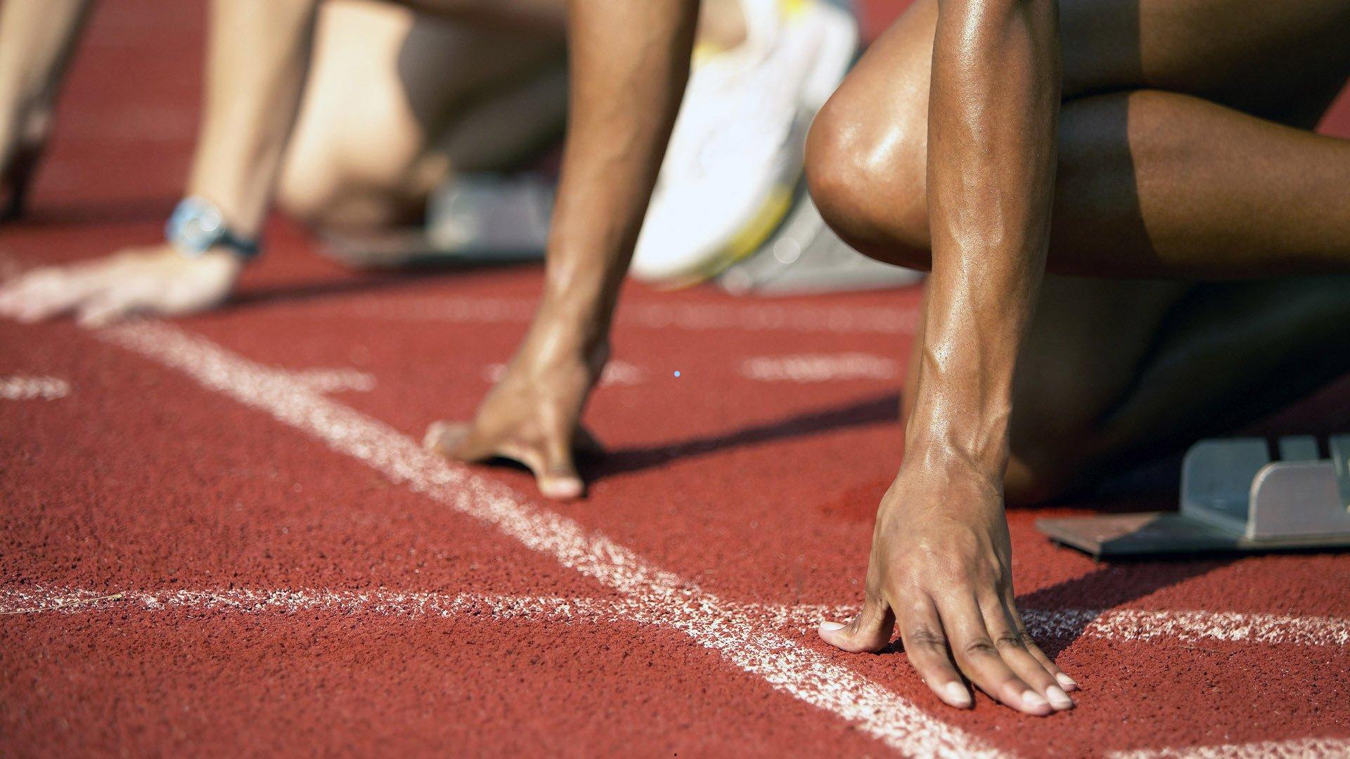 插花脚技巧引发足坛讨论,前球员表达不满,瓜迪奥拉以梅西为例点评